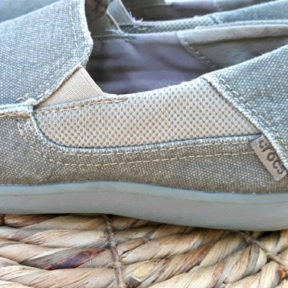 EUC CHILDREN'S CROCS - Picture 4 of 9
